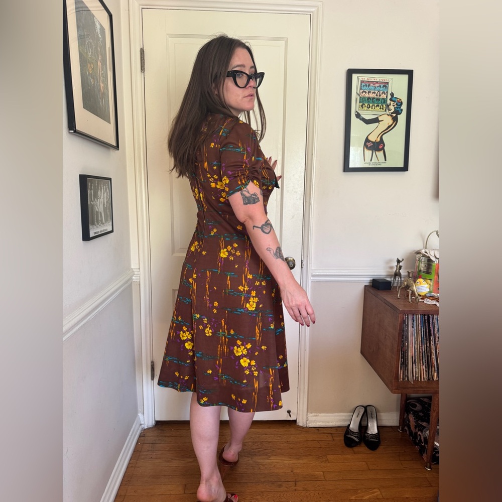 70s Does 40s Vintage Brown A Line Floral Dress - Picture 3 of 6